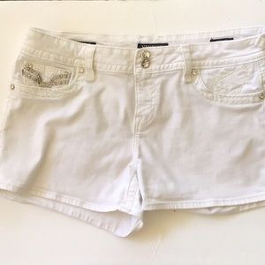 VIGOSS WHITE EMBELLISHED JEAN SHORTS SIZE 15/16